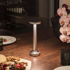 Charging table lamp