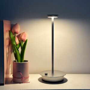 Charging table lamp